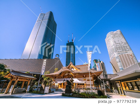 日本の東京都市景観　八幡神社や虎ノ門・麻布台プロジェクトの超高層ビルなどを望む 97779239