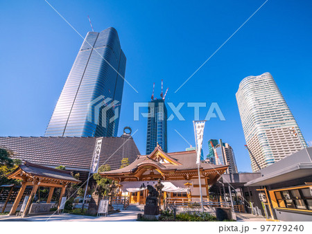 日本の東京都市景観　八幡神社や虎ノ門・麻布台プロジェクトの超高層ビルなどを望む 97779240