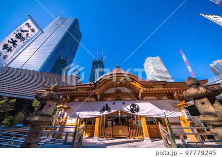 日本の東京都市景観 八幡神社や虎ノ門・麻布台プロジェクトの超高層ビルなどを望む 日本の東京都市景観 八幡神社や虎ノ門・麻布台プロジェクトの超高層ビルなどを望む 97779245