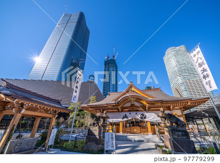日本の東京都市景観 虎ノ門・麻布台プロジェクトの超高層ビルや八幡神社などを望む 日本の東京都市景観 虎ノ門・麻布台プロジェクトの超高層ビルや八幡神社などを望む 97779299