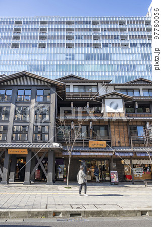 神奈川県小田原市の都市風景　お城通り 97780056