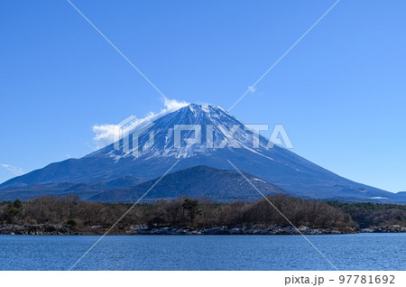 青空と子抱き富士・精進湖からの絶景 青空と子抱き富士・精進湖からの絶景 97781692