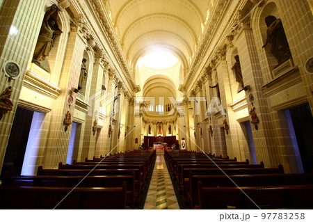 語学留学先としても人気！マルタ島のおすすめ観光スポット　地中海に浮かぶ魅力満載の小さな島国  97783258