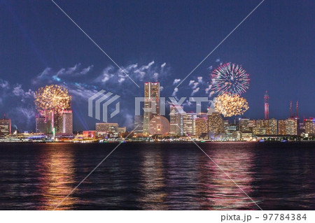 みなとみらいクリスマス花火 みなとみらいクリスマス花火 97784384