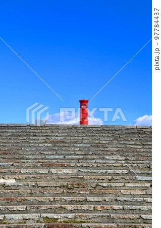 天空のポスト・朝熊山頂(三重県・伊勢市) 天空のポスト・朝熊山頂(三重県・伊勢市) 97784437