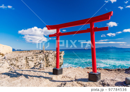 【静岡県】伊豆で最古の白浜神社・大明神岩の赤鳥居 97784536