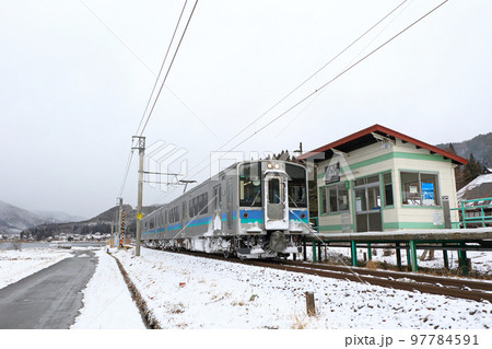 大糸線 冬の稲尾駅 大糸線 冬の稲尾駅 97784591