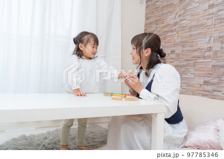 家族団らん 家族団らん 97785346