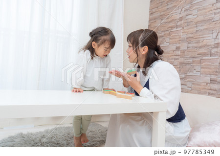 家族団らん 97785349