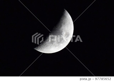 上弦の月 97785652