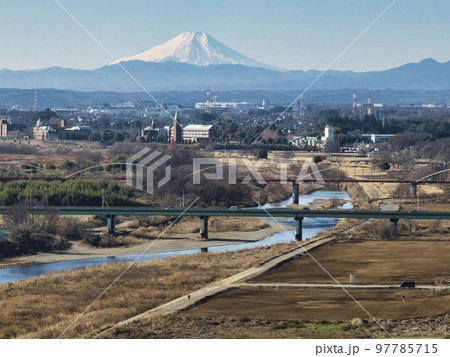 富士山と入間川と街並み　埼玉県川越市（ドローンによる空撮） 97785715