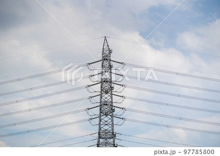 電力を供給する送電線 電力を供給する送電線 97785800