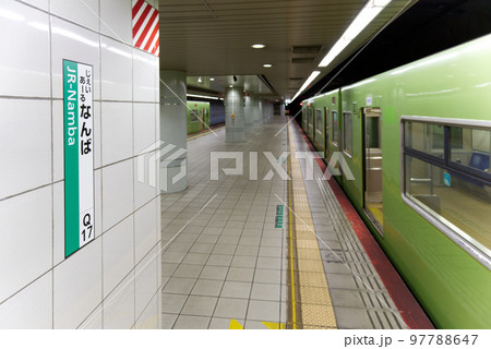 JR西日本 大和路線 JR難波駅ホーム JR西日本 大和路線 JR難波駅ホーム 97788647