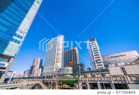 日本の東京都市景観　秋葉原駅前のオフィスビルなどを望む 97790869