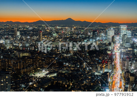 富士山が見える東京夜景 97791912