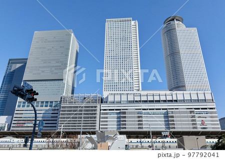愛知県名古屋市 名古屋駅の駅ビルと東海道新幹線N700系電車 愛知県名古屋市 名古屋駅の駅ビルと東海道新幹線N700系電車 97792041