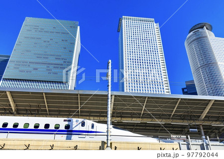 愛知県名古屋市 名古屋駅の駅ビルと東海道新幹線N700系電車 愛知県名古屋市 名古屋駅の駅ビルと東海道新幹線N700系電車 97792044