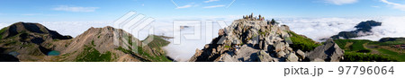 白山の登山風景 97796064