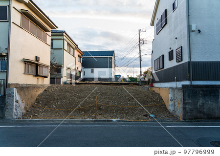 段差のある更地 97796999