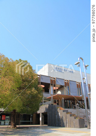 名古屋市、名古屋市民会館の風景 97798076