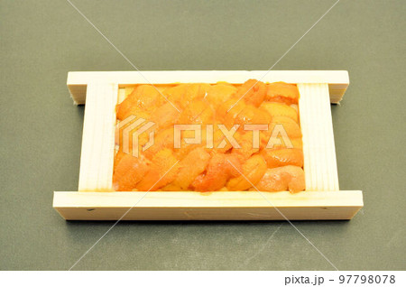 箱入りのうに 箱入りのうに 97798078