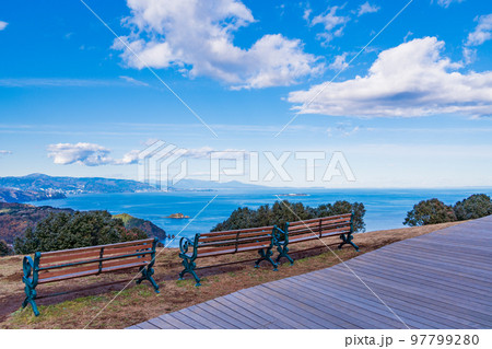 (静岡県)小室山リッジウォーク 熱海方面の眺め (静岡県)小室山リッジウォーク 熱海方面の眺め 97799280