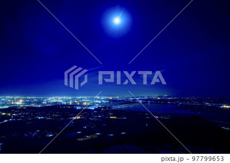 愛知県田原市　蔵王山展望台から見た田原市街の夜景 97799653