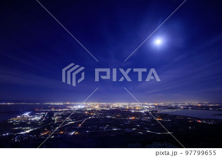 愛知県田原市　蔵王山展望台から見た田原市街の夜景 97799655