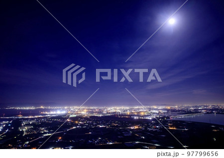 愛知県田原市　蔵王山展望台から見た田原市街の夜景 97799656