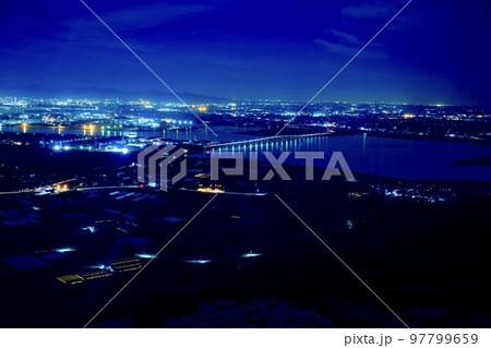 愛知県田原市　蔵王山展望台から見た田原市街の夜景 97799659