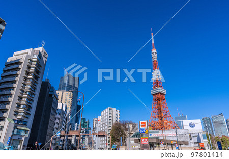 日本の東京都市景観 赤羽橋の交差点から青空に映える東京タワーや虎ノ門・麻布台プロジェクトなどを望む 日本の東京都市景観 赤羽橋の交差点から青空に映える東京タワーや虎ノ門・麻布台プロジェクトなどを望む 97801414