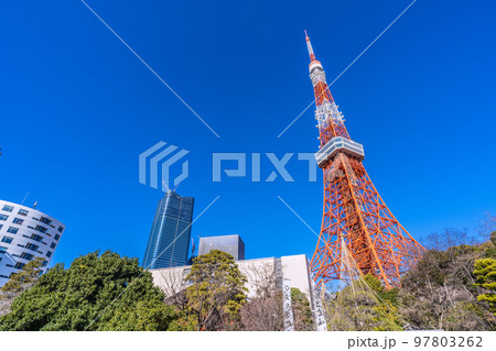 日本の東京都市景観 青空に映える東京タワーや虎ノ門・麻布台プロジェクトなどを望む＝12月29日 97803262
