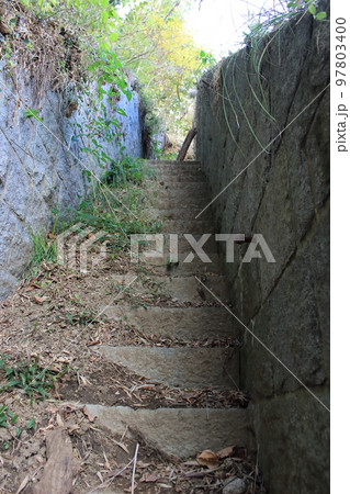 北部砲台の司令塔跡への階段～芸予要塞小島砲台跡 97803400