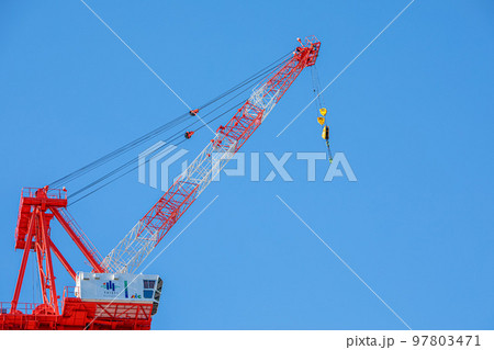 高層ビルを建設するタワークレーン 高層ビルを建設するタワークレーン 97803471