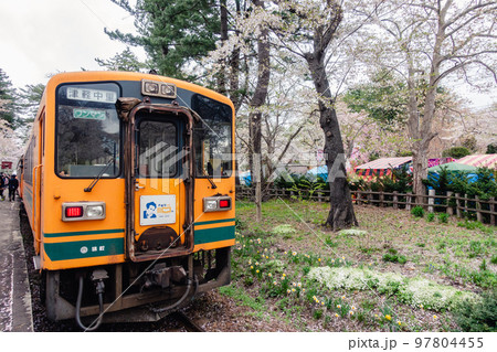 芦野公園駅 津軽線 ワンマン電車 春 桜 芦野公園駅 津軽線 ワンマン電車 春 桜 97804455