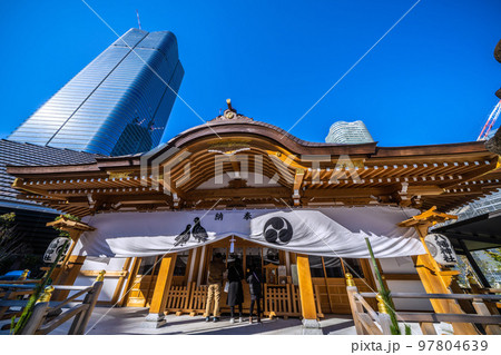 日本の東京都市景観 虎ノ門・麻布台プロジェクトの超高層ビルや八幡神社などを望む 日本の東京都市景観 虎ノ門・麻布台プロジェクトの超高層ビルや八幡神社などを望む 97804639