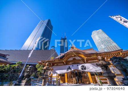 日本の東京都市景観　虎ノ門・麻布台プロジェクトの超高層ビルや八幡神社などを望む 97804640
