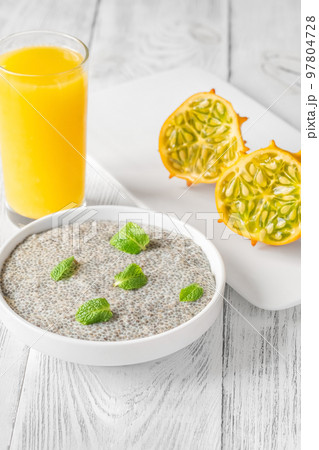 Chia seed pudding 97804728