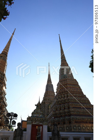 タイ・バンコクにある涅槃仏で有名なワットポー寺院 97806513