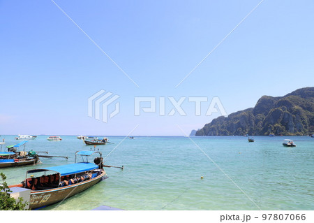タイの離島・ピピドン島のロングテールボート 97807066