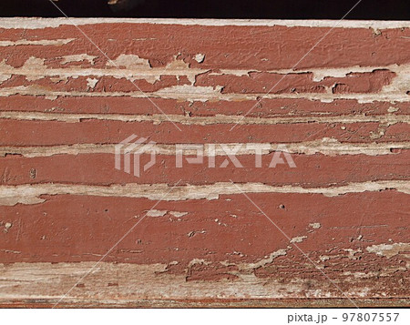 塗装が劣化したウッドデッキ 97807557