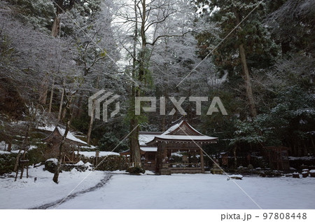 能舞台と奥宮の風景_貴船神社奥宮 97808448