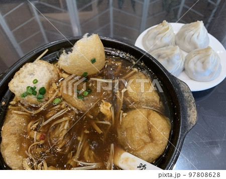 中国　酸辣湯と小籠包 97808628