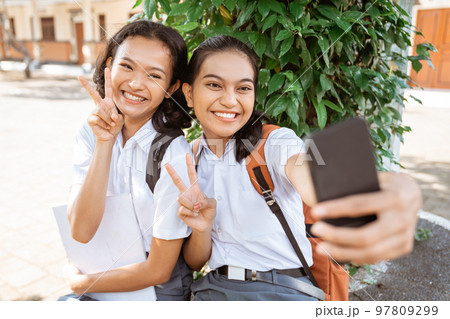 high school girls selfie with peaceful hand gestures high school girls selfie with peaceful hand gestures 97809299