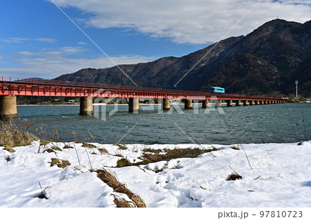 冬の由良川橋梁 97810723