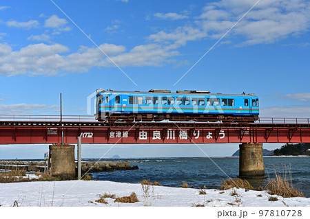 冬の由良川橋梁 97810728