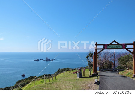 熊本県天草　西平椿公園から眺める東シナ海 97810806