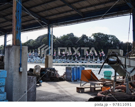 2022年元日の室津漁港の風景 大漁旗 2022年元日の室津漁港の風景 大漁旗 97811091