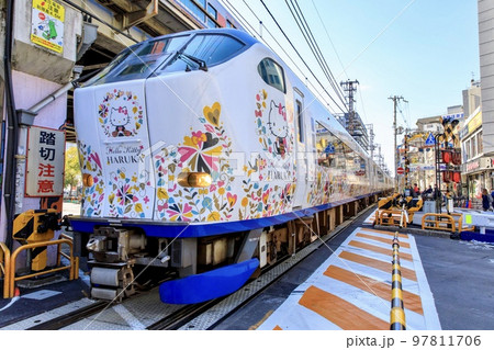 大阪府　浄正橋踏切を通過する281系関空特急はるか 97811706