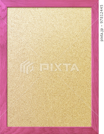 木製フレームのピンク色の枠のある薄茶色のきめ細かいコルクボードの縦長の背景画像 97812445